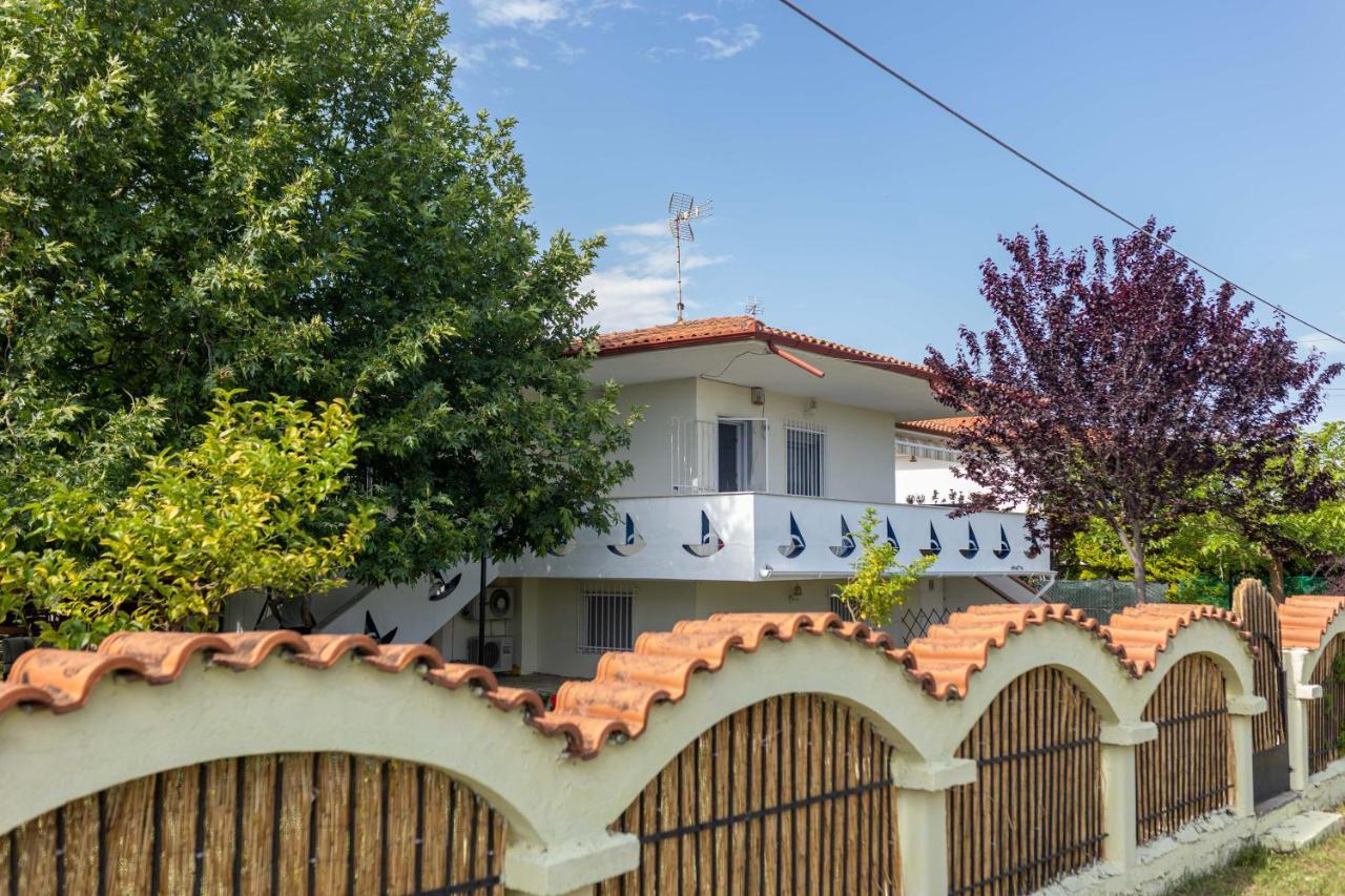 Spacious Seaside House Nea Poteidaia